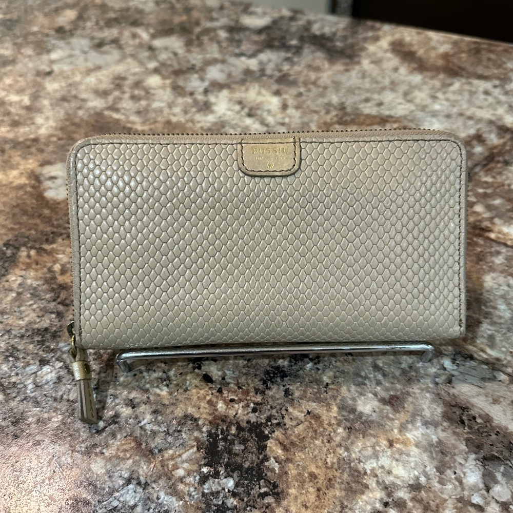 Fossil Wallet - Picture 2 of 8